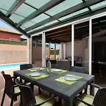 Contenta Villa